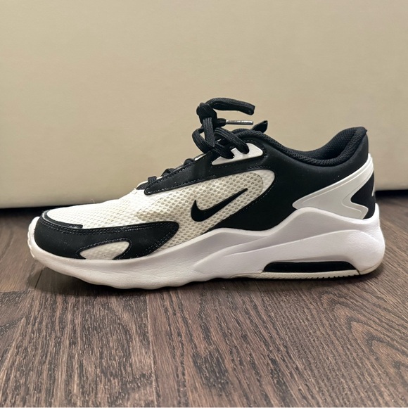 NIKE AIR MAX’S - Picture 2 of 6